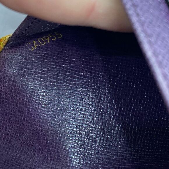 Authentic Vintage 1995 Louis Vuitton Yellow Epi Leather Long Wallet - Picture 10 of 11